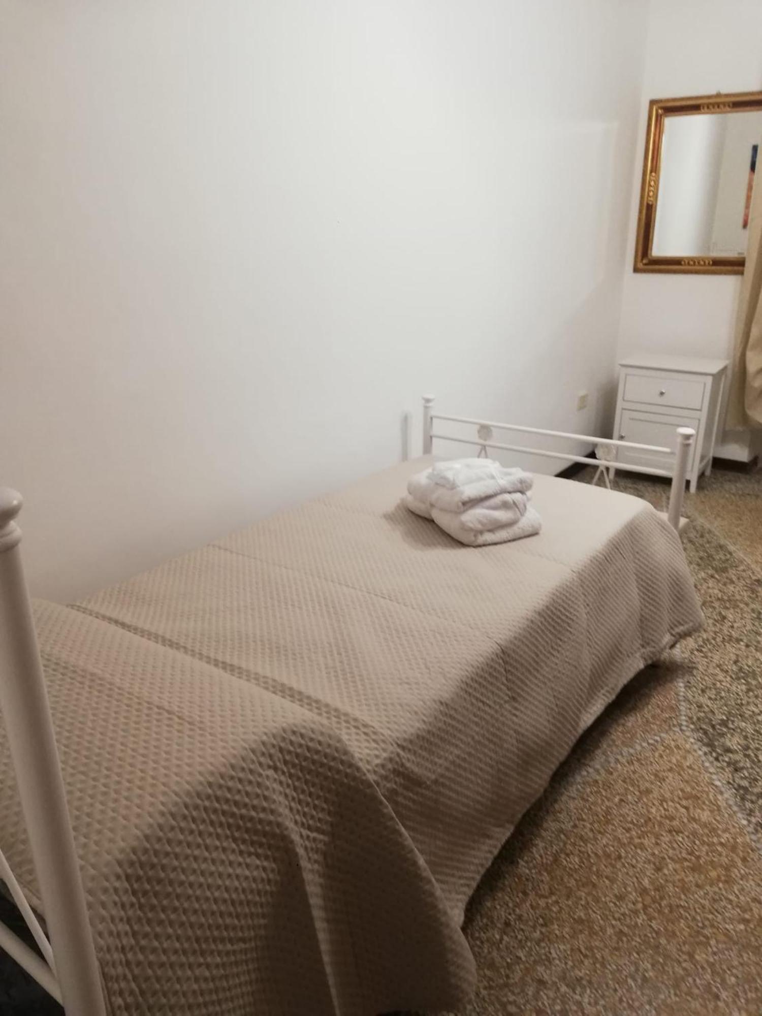 La Casa Di Anna Apartment Таранто Екстериор снимка
